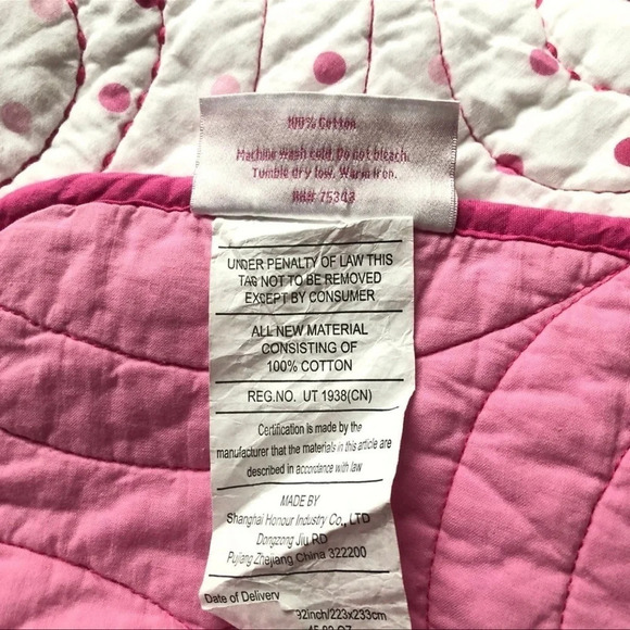 Girls Queen/full  Reversible Quilt, Shams and matching pillows soft pink&white. - Picture 4 of 5